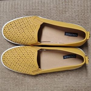 💛NAUTICA💛 SLIP ON SNEAKERS SIZE 8